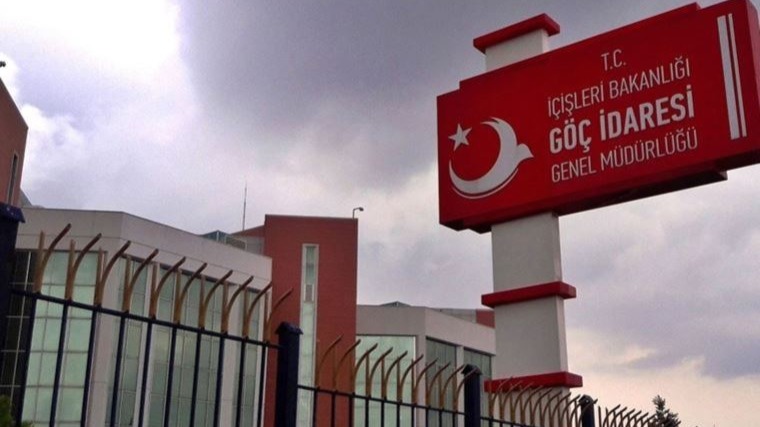 Göç İdaresi'nden 'muzlu paylaşım' açıklaması: 7 kişi yakalandı ve sınır dışı edilecek